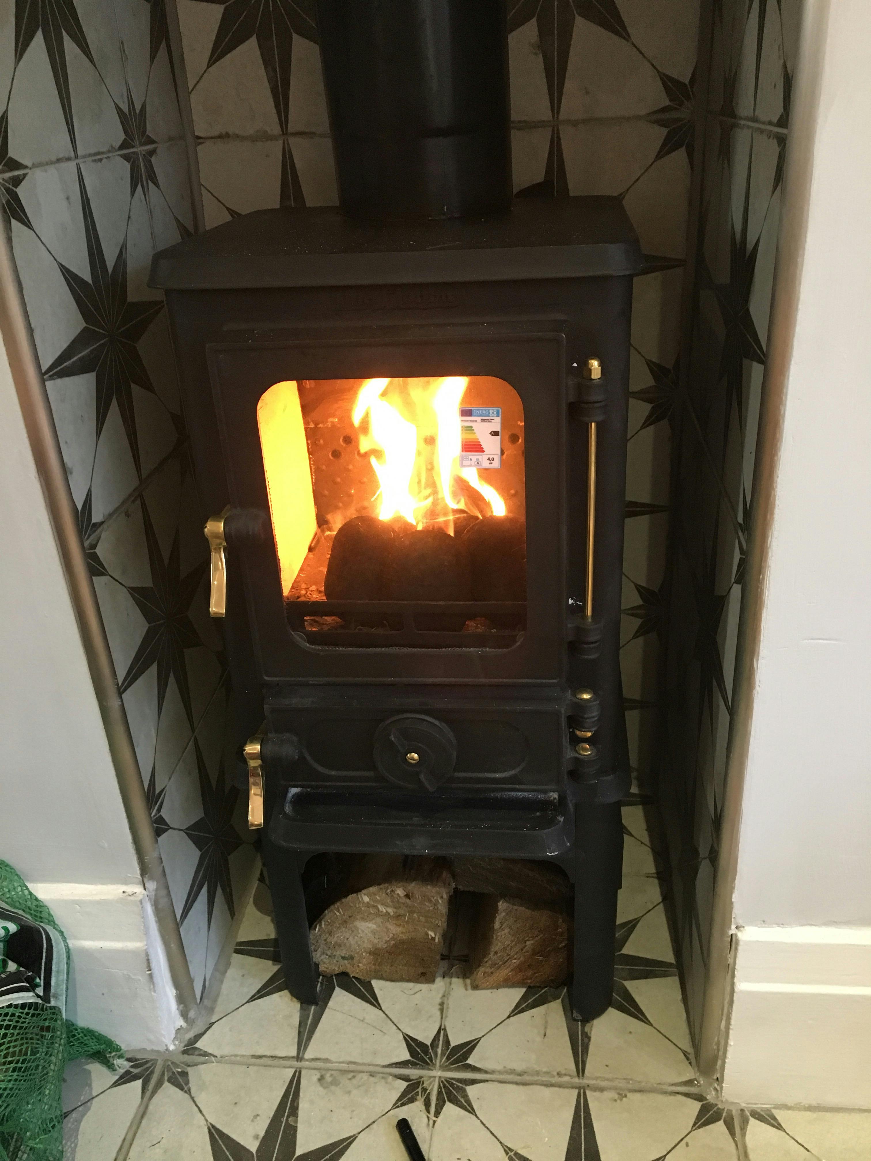 Hobbit Stove 4kW small wood stove for sheds, shacks, home office, glam